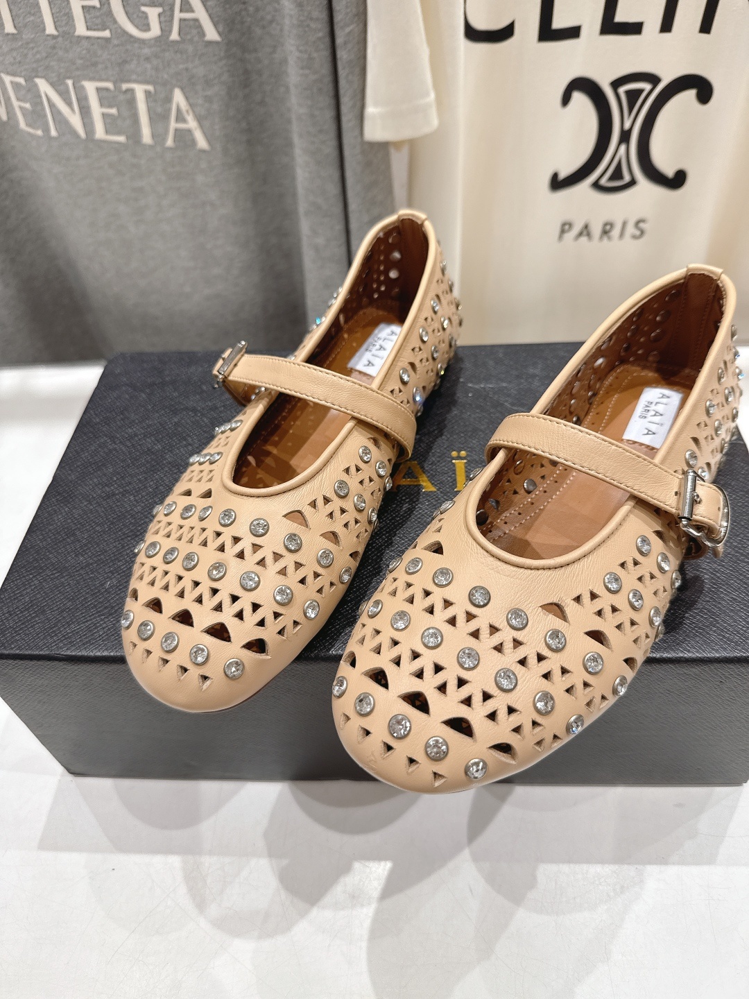高版本出厂 独家新品 Alaia 阿莱亚F016 2025ss/走秀款带钻平底玛丽珍芭蕾舞鞋 最近超火的