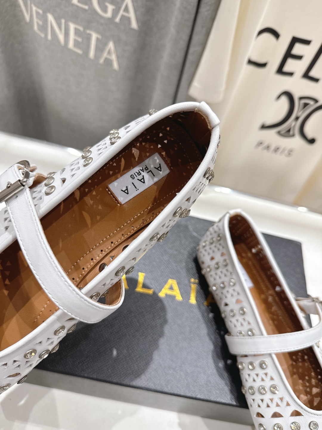 高版本出厂 独家新品 Alaia 阿莱亚F016 2025ss/走秀款带钻平底玛丽珍芭蕾舞鞋 最近超火的