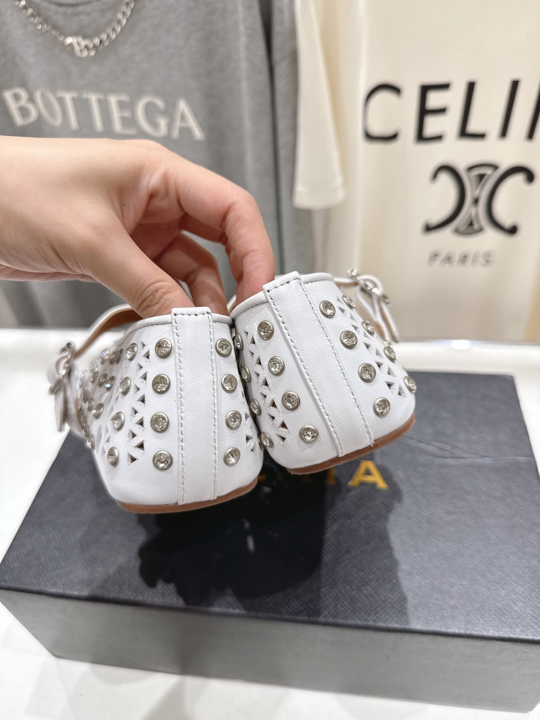 高版本出厂 独家新品 Alaia 阿莱亚F016 2025ss/走秀款带钻平底玛丽珍芭蕾舞鞋 最近超火的