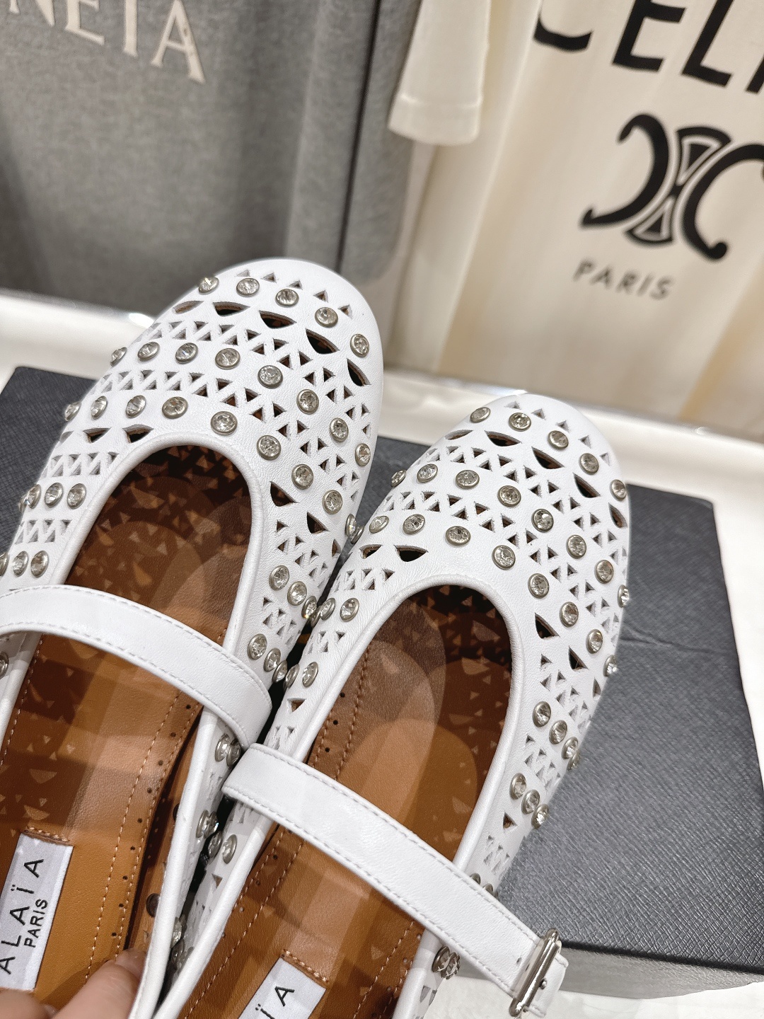 高版本出厂 独家新品 Alaia 阿莱亚F016 2025ss/走秀款带钻平底玛丽珍芭蕾舞鞋 最近超火的