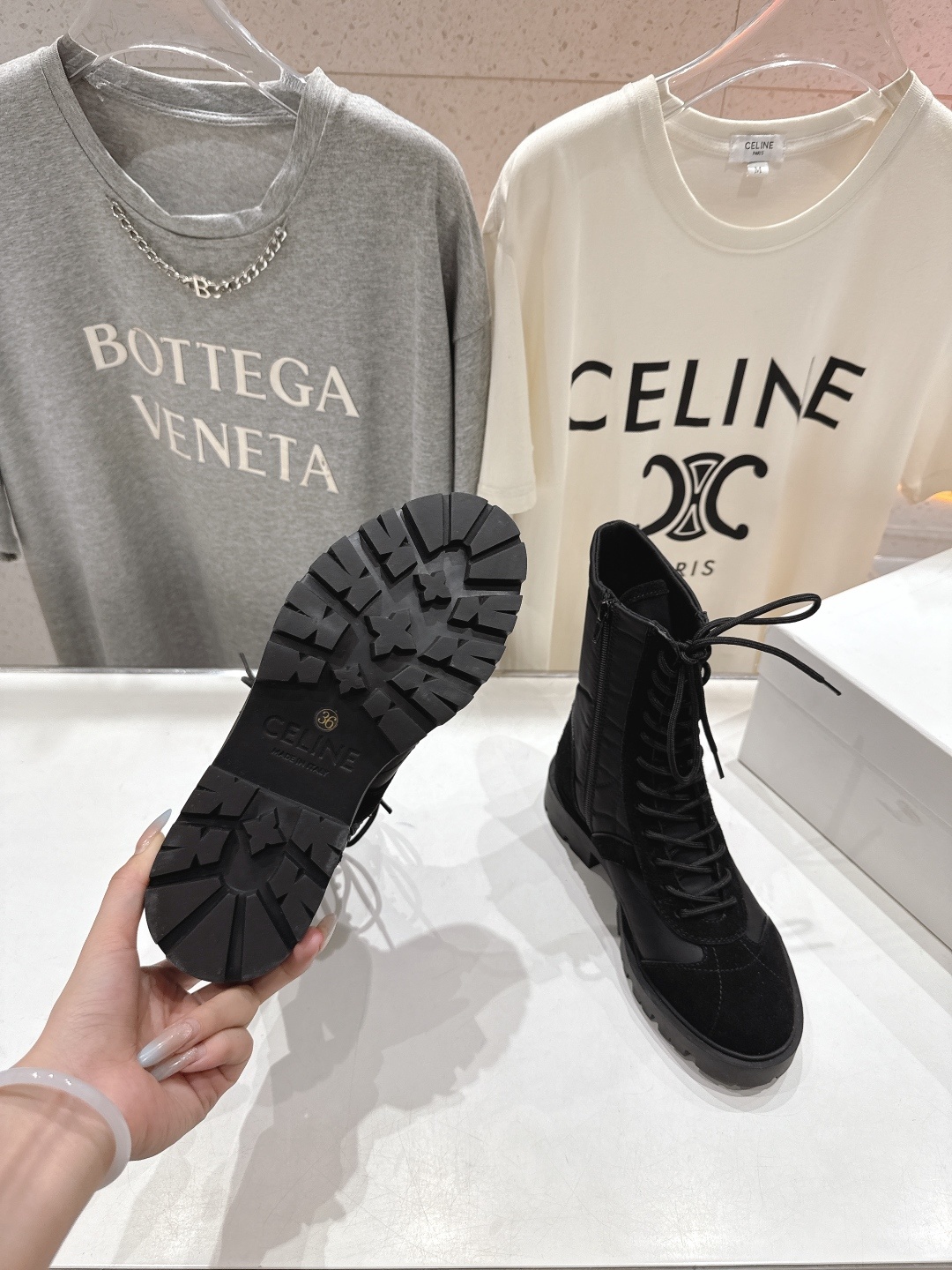 高版本出厂 CELINE*赛琳F041 2025ss新款复古系带厚底中短靴马丁靴骑士靴网红爆款来袭!各大