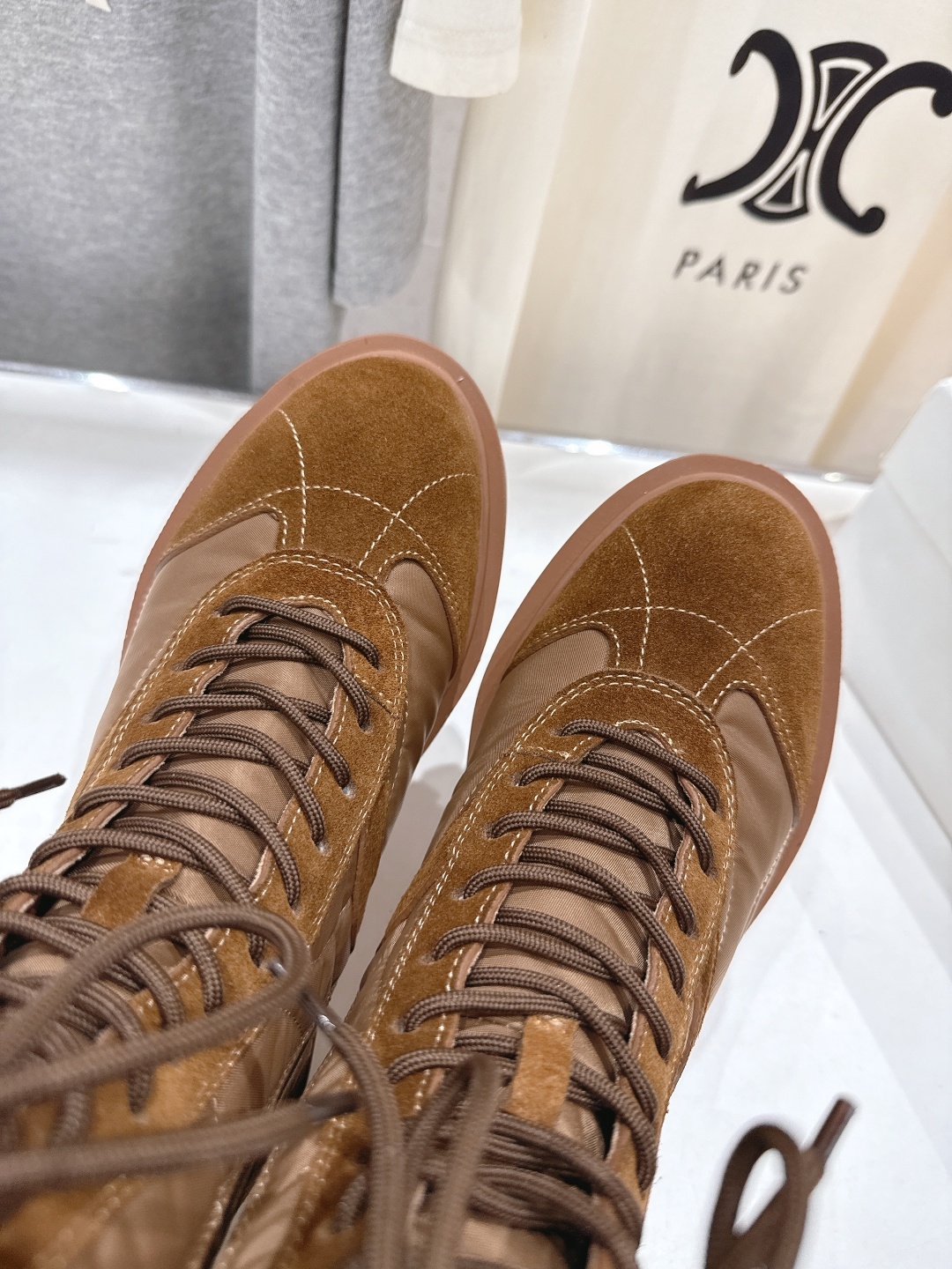 高版本出厂 CELINE*赛琳F041 2025ss新款复古系带厚底中短靴马丁靴骑士靴网红爆款来袭!各大