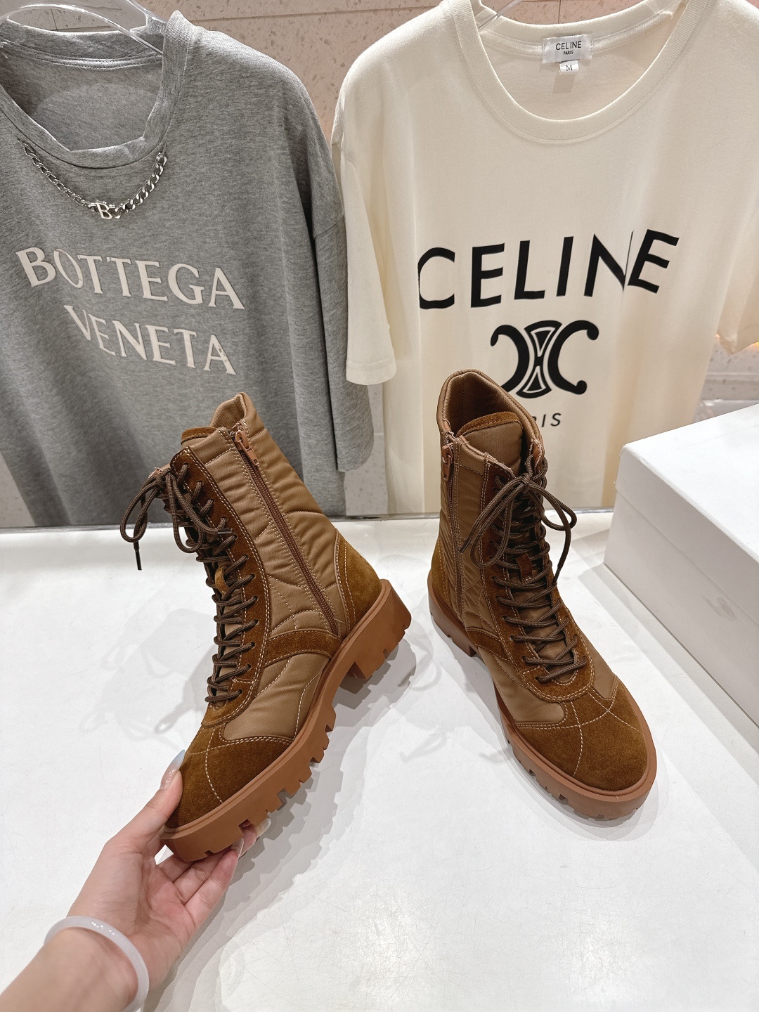 高版本出厂 CELINE*赛琳F041 2025ss新款复古系带厚底中短靴马丁靴骑士靴网红爆款来袭!各大