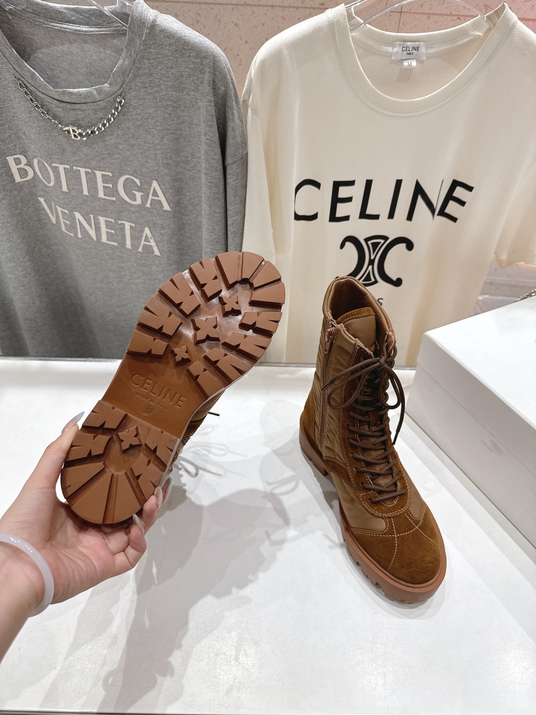 高版本出厂 CELINE*赛琳F041 2025ss新款复古系带厚底中短靴马丁靴骑士靴网红爆款来袭!各大