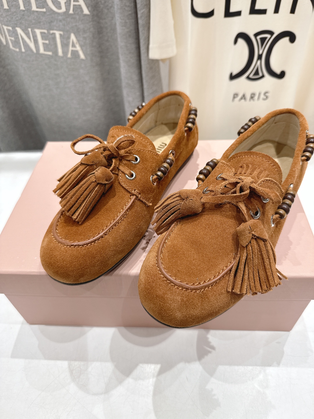 高版本出厂 MiuMiu/缪缪F029 25ss秋冬新款手工串珠流苏一脚蹬驾车鞋乐福鞋休闲单鞋这款永不过