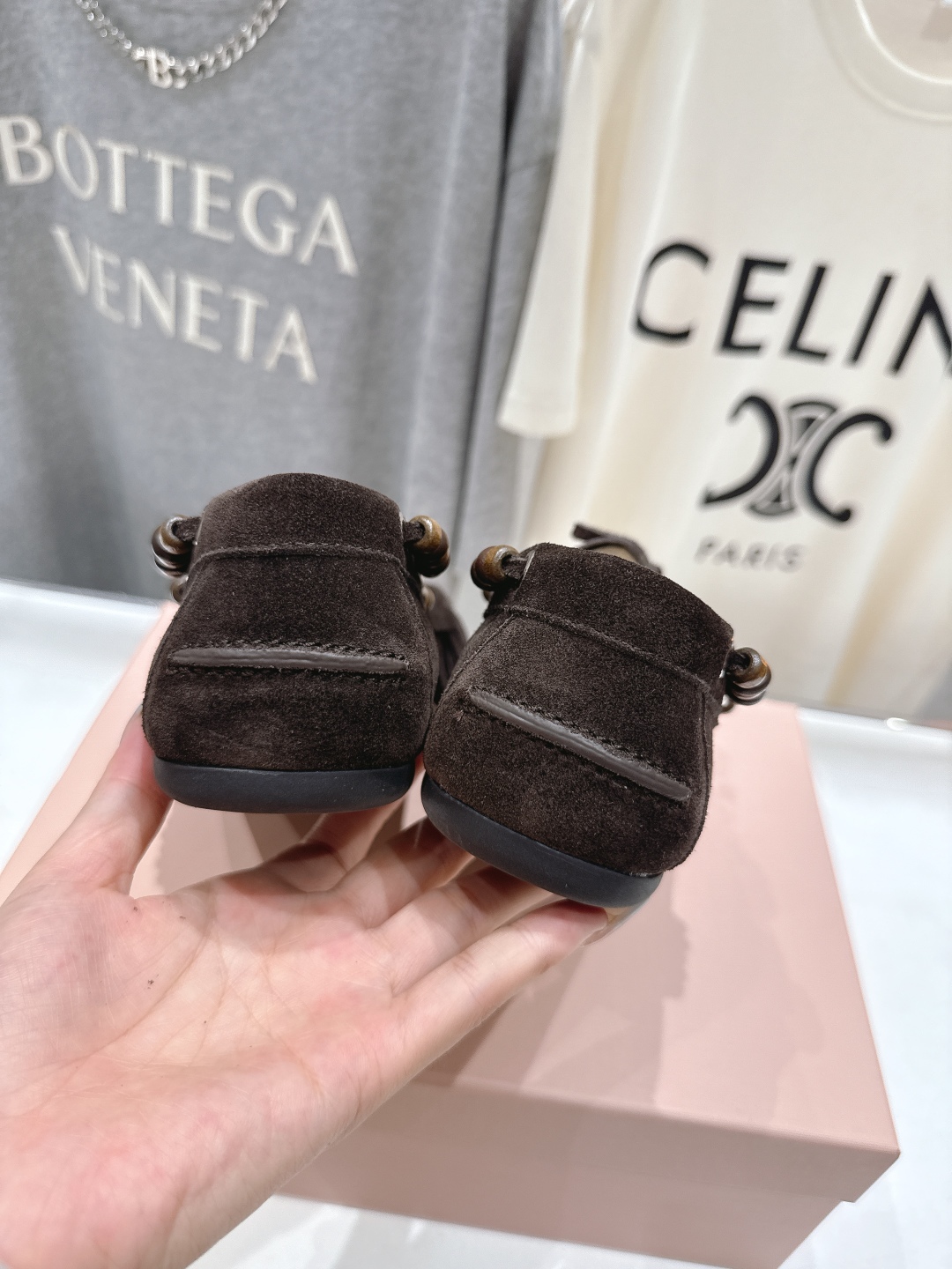 高版本出厂 MiuMiu/缪缪F029 25ss秋冬新款手工串珠流苏一脚蹬驾车鞋乐福鞋休闲单鞋这款永不过