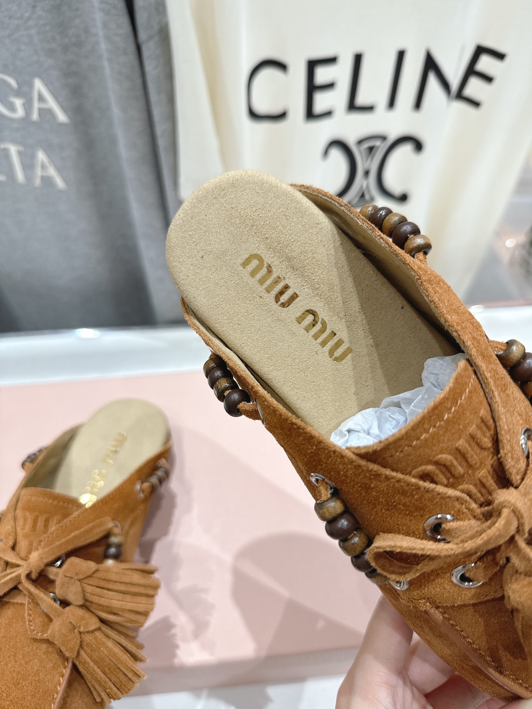 高版本出厂 半拖 MiuMiu/缪缪F029 25ss秋冬新款手工串珠流苏一脚蹬半包乐福鞋休闲单鞋这款永