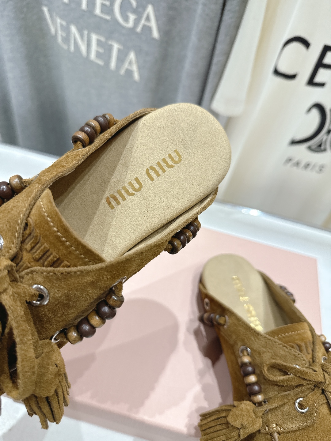 高版本出厂 半拖 MiuMiu/缪缪F029 25ss秋冬新款手工串珠流苏一脚蹬半包乐福鞋休闲单鞋这款永