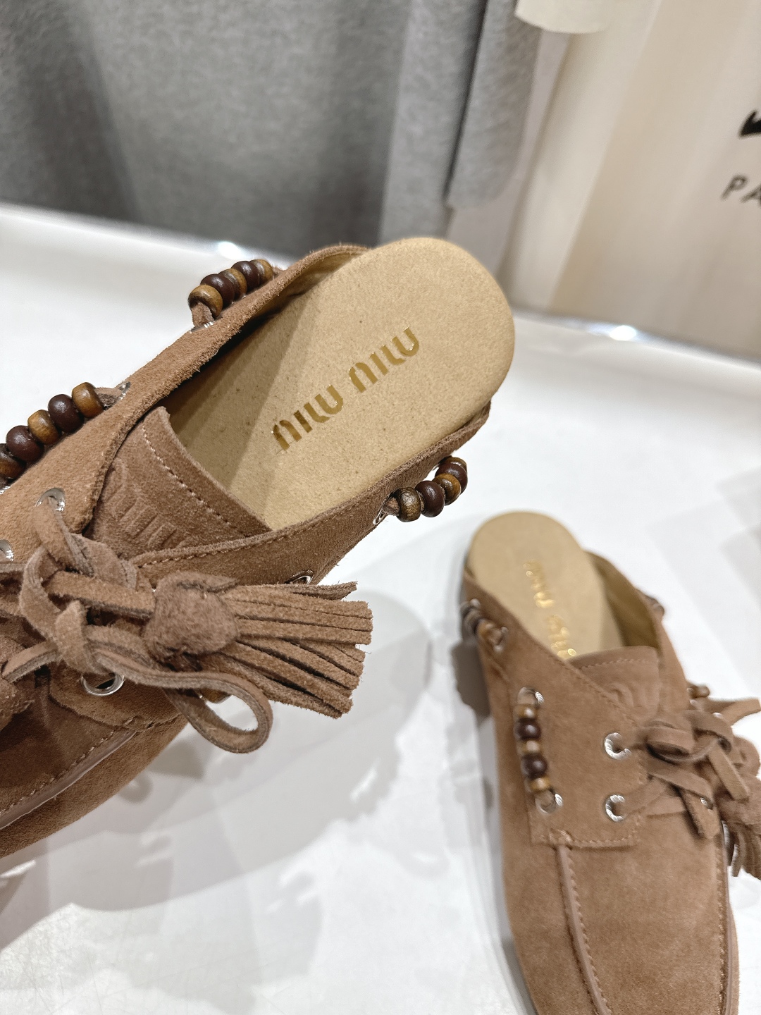 高版本出厂 半拖 MiuMiu/缪缪F029 25ss秋冬新款手工串珠流苏一脚蹬半包乐福鞋休闲单鞋这款永