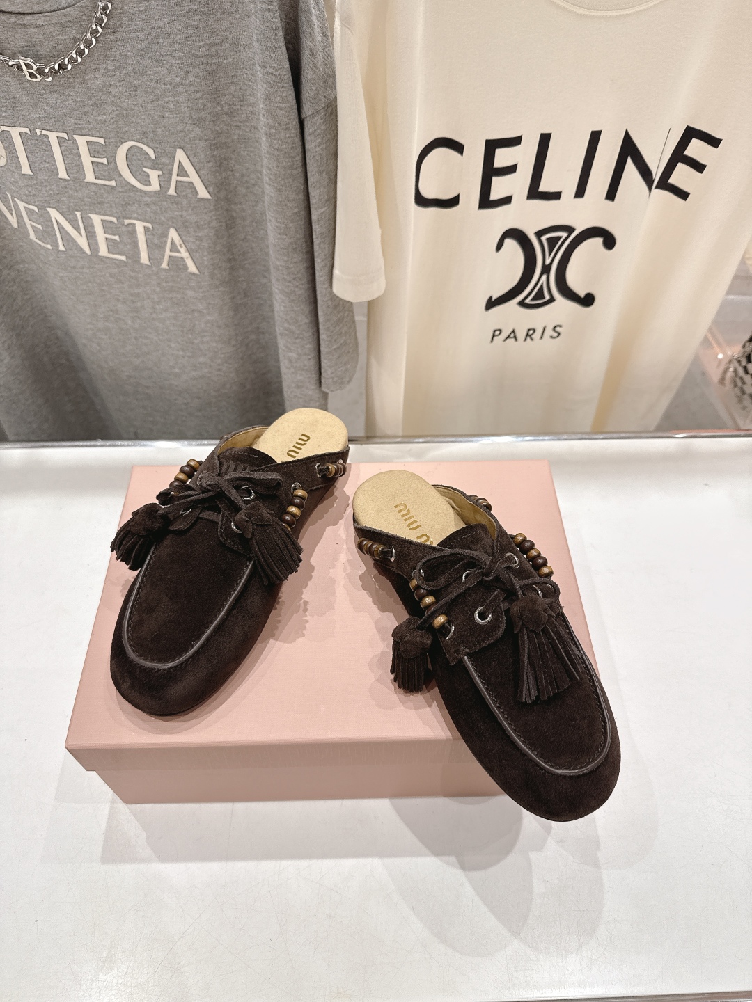 高版本出厂 半拖 MiuMiu/缪缪F029 25ss秋冬新款手工串珠流苏一脚蹬半包乐福鞋休闲单鞋这款永