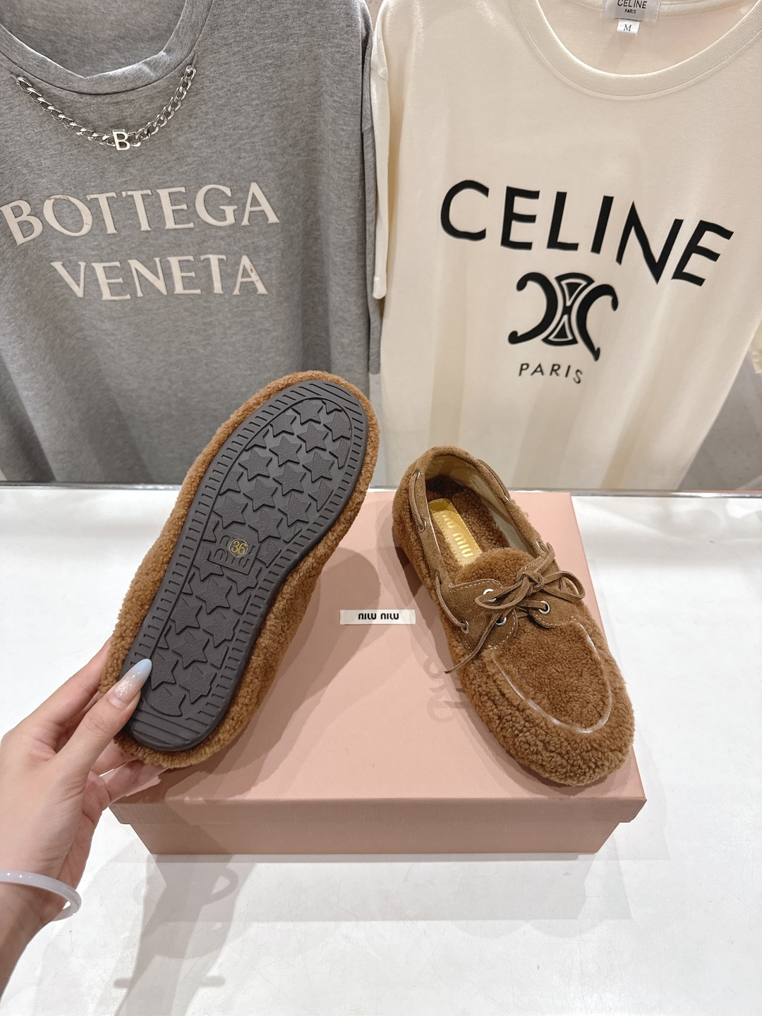 高版本出厂 MiuMiu/缪缪F027 2025ss秋冬走秀款一脚蹬驾车鞋加毛乐福鞋毛毛鞋这款永不过时的