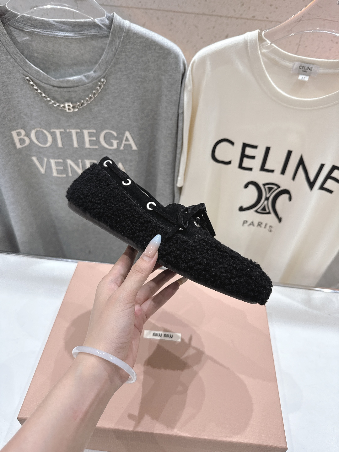 高版本出厂 MiuMiu/缪缪F027 2025ss秋冬走秀款一脚蹬驾车鞋加毛乐福鞋毛毛鞋这款永不过时的