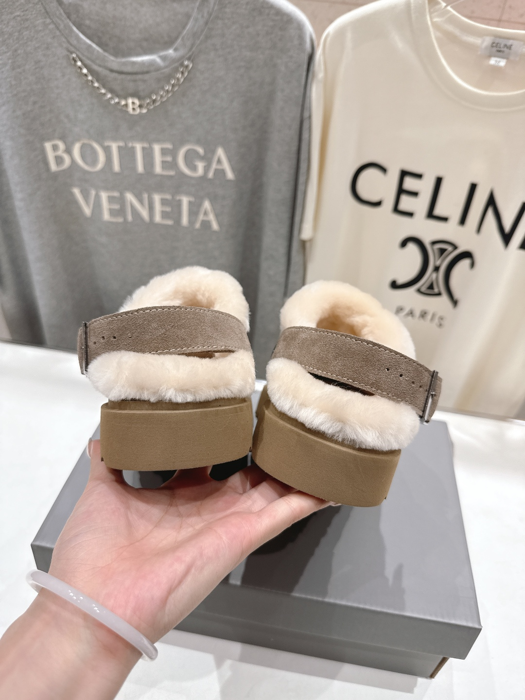 高版本出厂 UGG冬季F028 2025ss新款时尚厚底一脚蹬羊毛拖鞋雪地靴 采用A级隆丰皮毛一体 整体