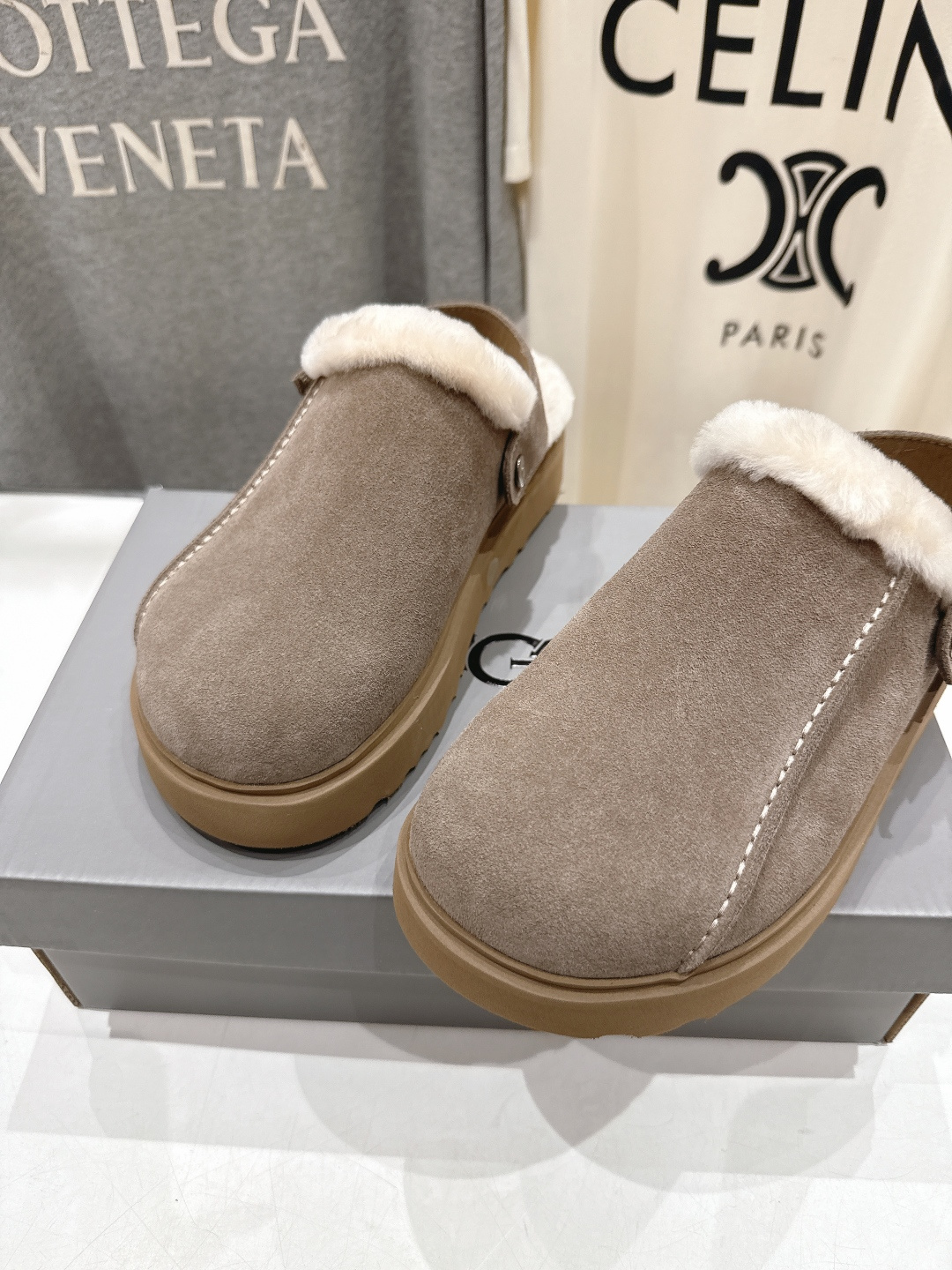 高版本出厂 UGG冬季F028 2025ss新款时尚厚底一脚蹬羊毛拖鞋雪地靴 采用A级隆丰皮毛一体 整体