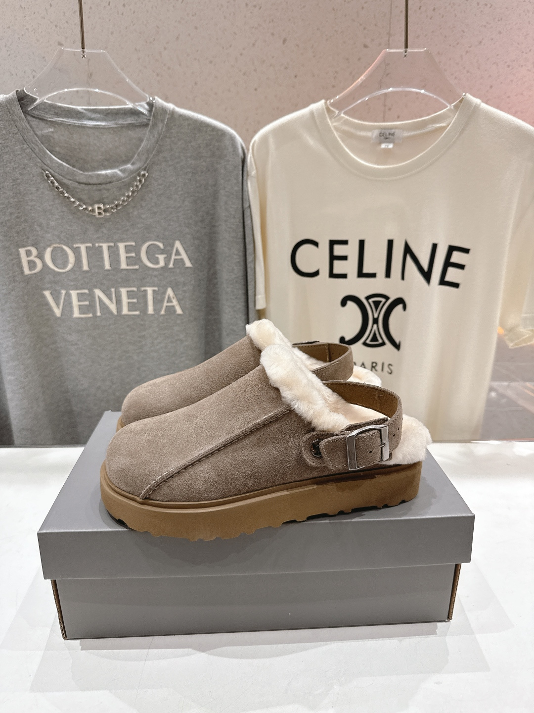 高版本出厂 UGG冬季F028 2025ss新款时尚厚底一脚蹬羊毛拖鞋雪地靴 采用A级隆丰皮毛一体 整体