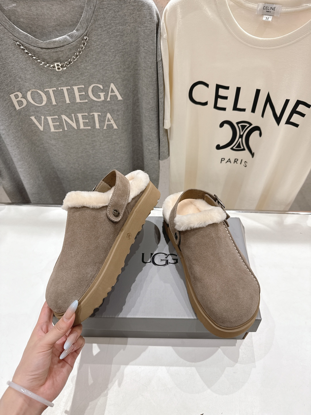 高版本出厂 UGG冬季F028 2025ss新款时尚厚底一脚蹬羊毛拖鞋雪地靴 采用A级隆丰皮毛一体 整体