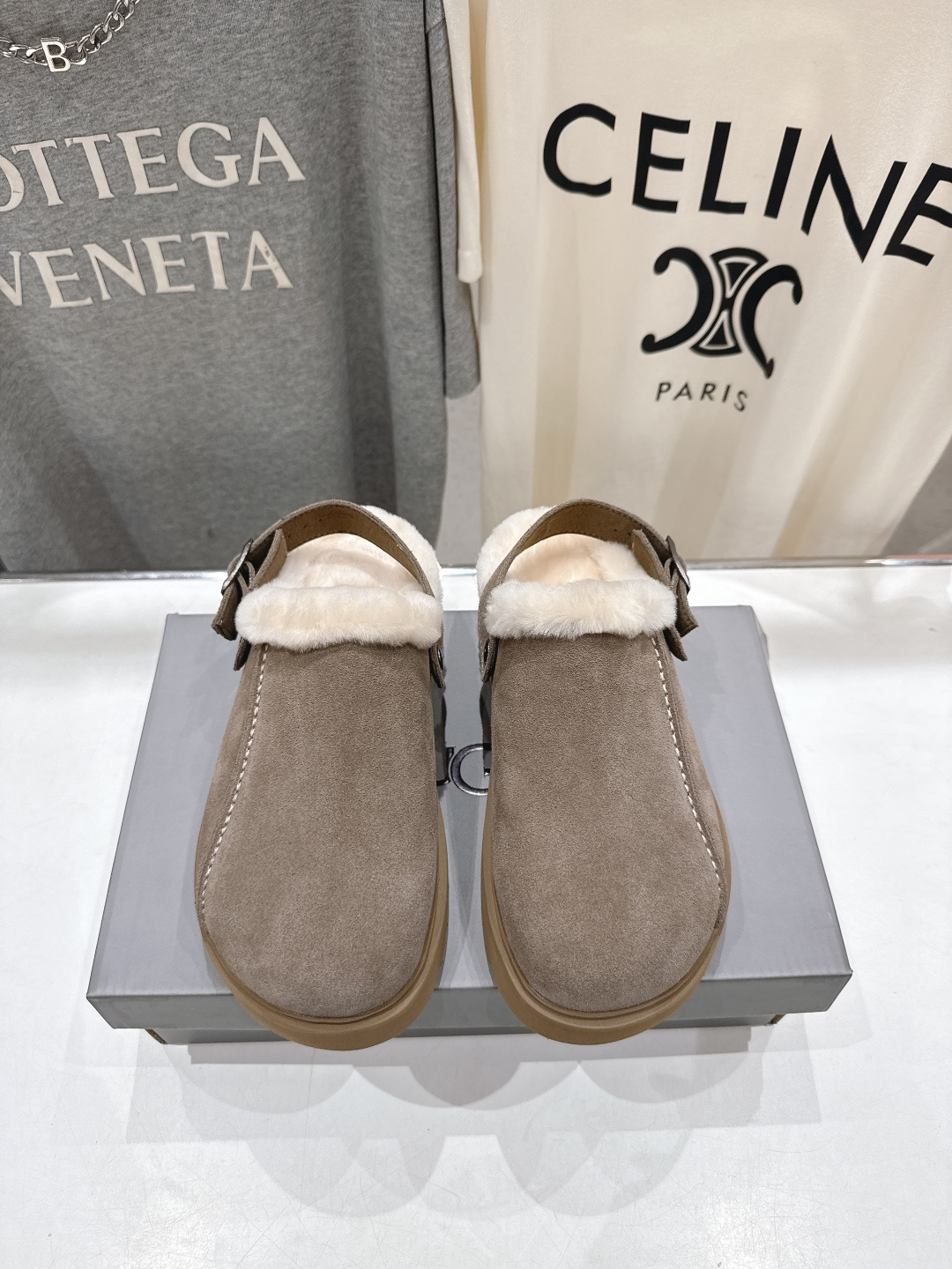 高版本出厂 UGG冬季F028 2025ss新款时尚厚底一脚蹬羊毛拖鞋雪地靴 采用A级隆丰皮毛一体 整体