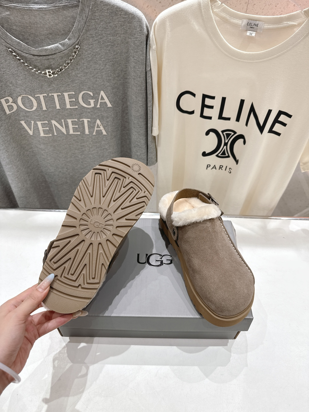 高版本出厂 UGG冬季F028 2025ss新款时尚厚底一脚蹬羊毛拖鞋雪地靴 采用A级隆丰皮毛一体 整体