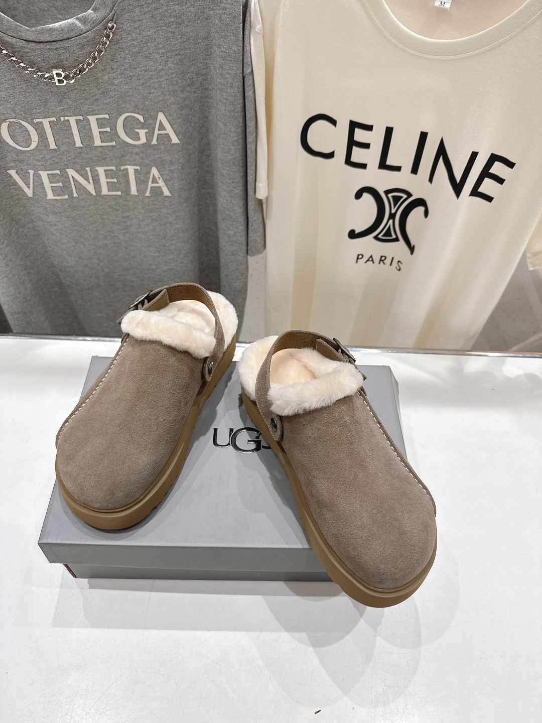 高版本出厂 UGG冬季F028 2025ss新款时尚厚底一脚蹬羊毛拖鞋雪地靴 采用A级隆丰皮毛一体 整体