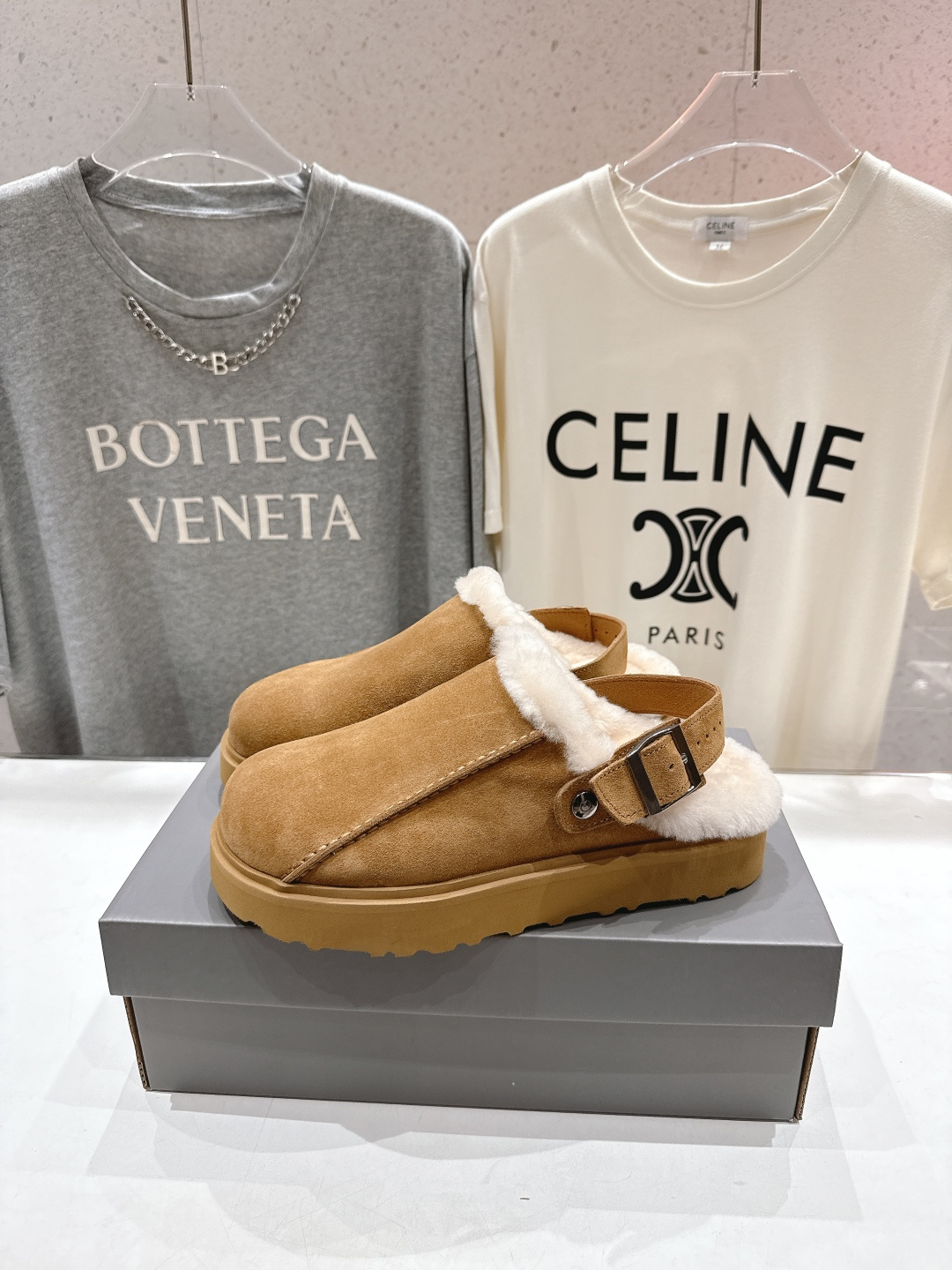 高版本出厂 UGG冬季F028 2025ss新款时尚厚底一脚蹬羊毛拖鞋雪地靴 采用A级隆丰皮毛一体 整体