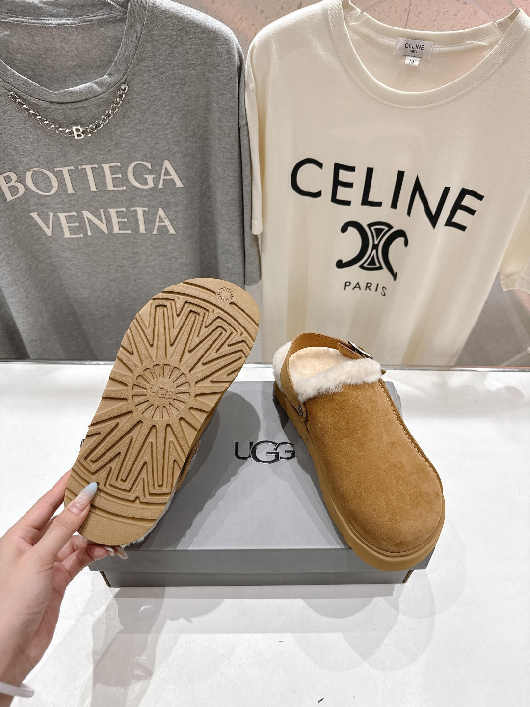 高版本出厂 UGG冬季F028 2025ss新款时尚厚底一脚蹬羊毛拖鞋雪地靴 采用A级隆丰皮毛一体 整体