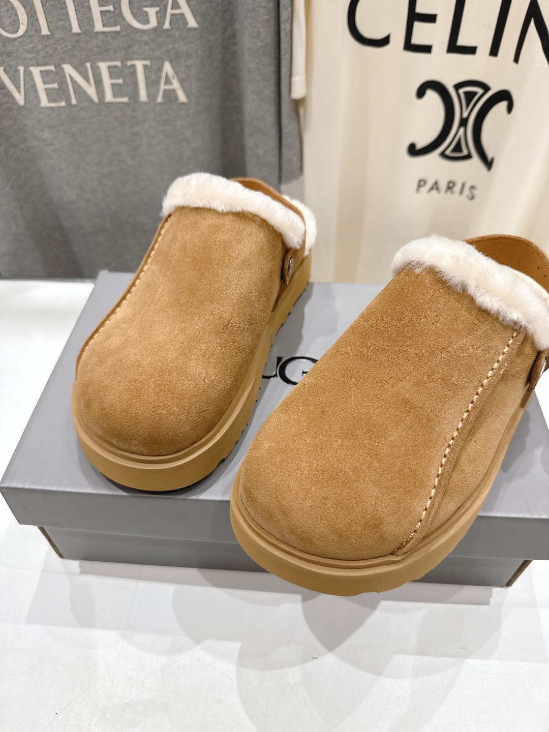 高版本出厂 UGG冬季F028 2025ss新款时尚厚底一脚蹬羊毛拖鞋雪地靴 采用A级隆丰皮毛一体 整体