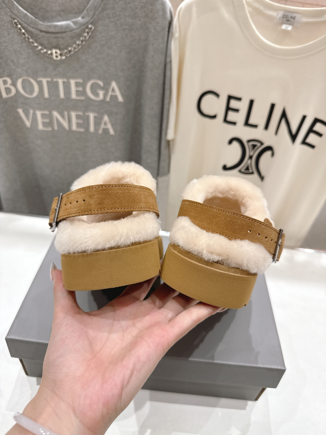 高版本出厂 UGG冬季F028 2025ss新款时尚厚底一脚蹬羊毛拖鞋雪地靴 采用A级隆丰皮毛一体 整体