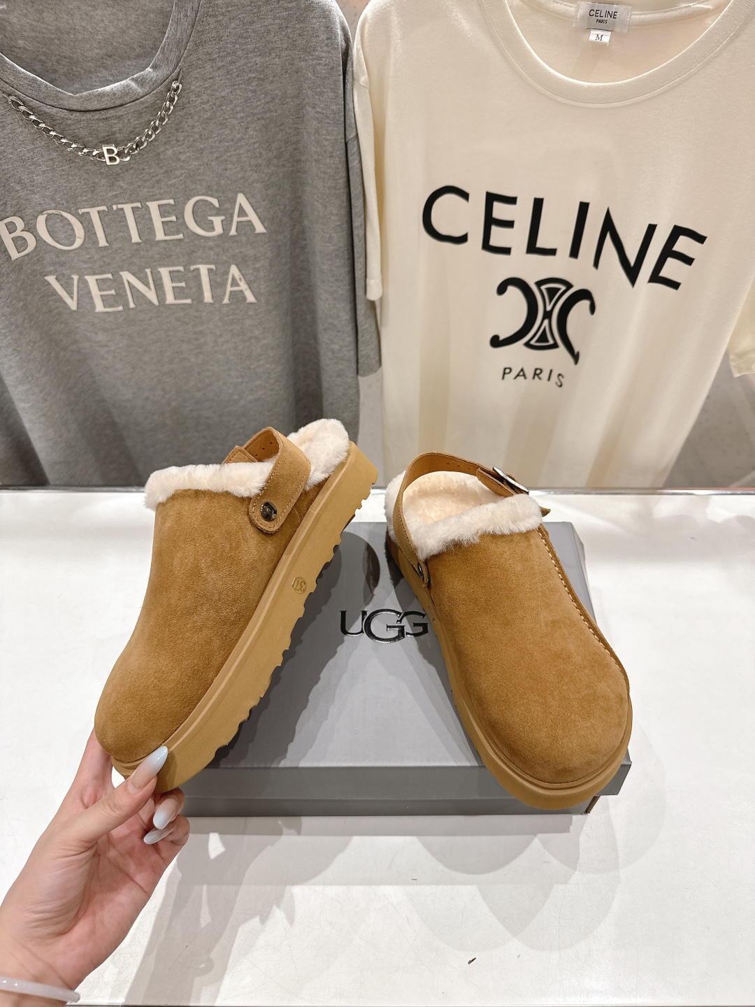 高版本出厂 UGG冬季F028 2025ss新款时尚厚底一脚蹬羊毛拖鞋雪地靴 采用A级隆丰皮毛一体 整体