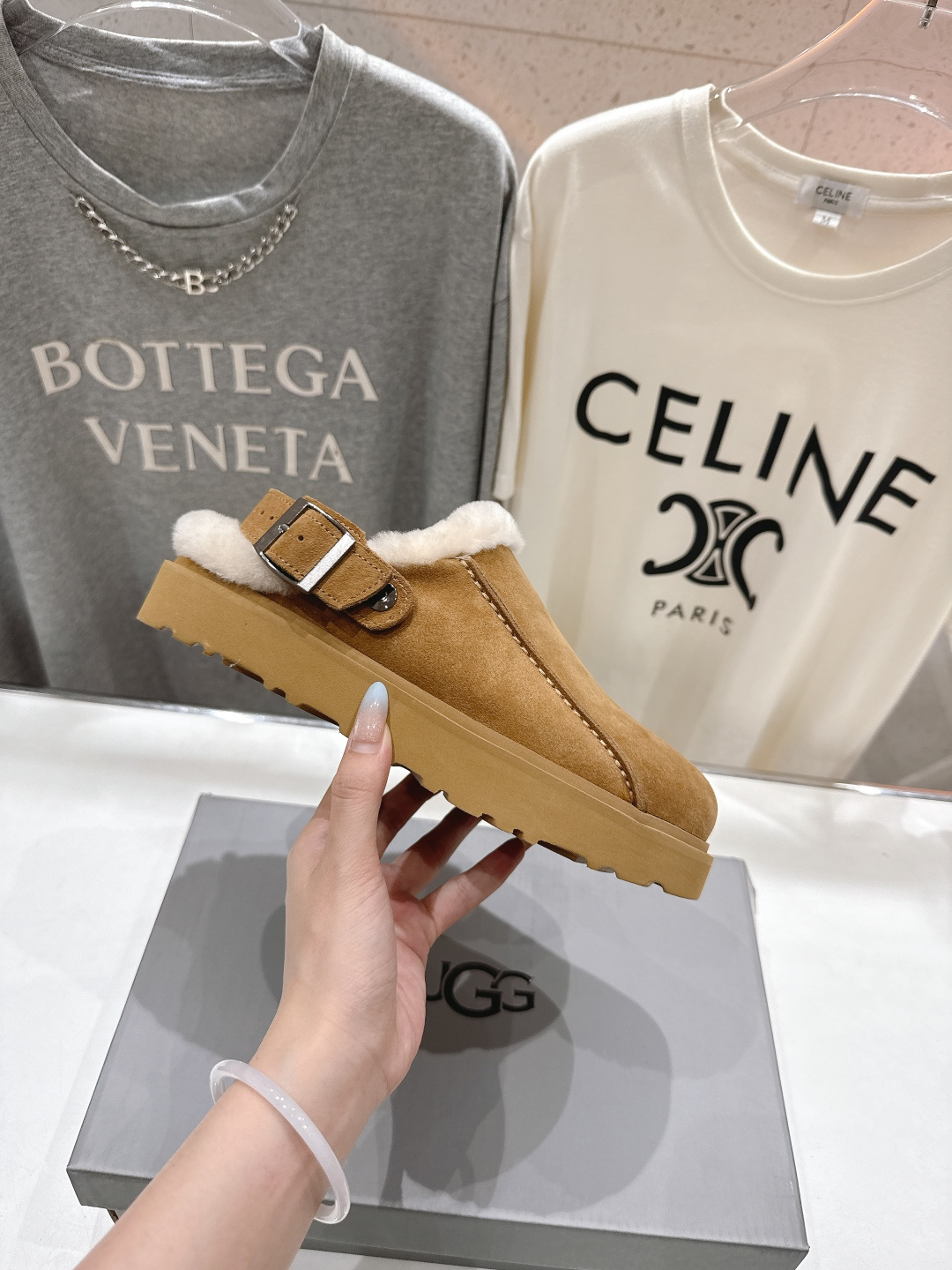 高版本出厂 UGG冬季F028 2025ss新款时尚厚底一脚蹬羊毛拖鞋雪地靴 采用A级隆丰皮毛一体 整体