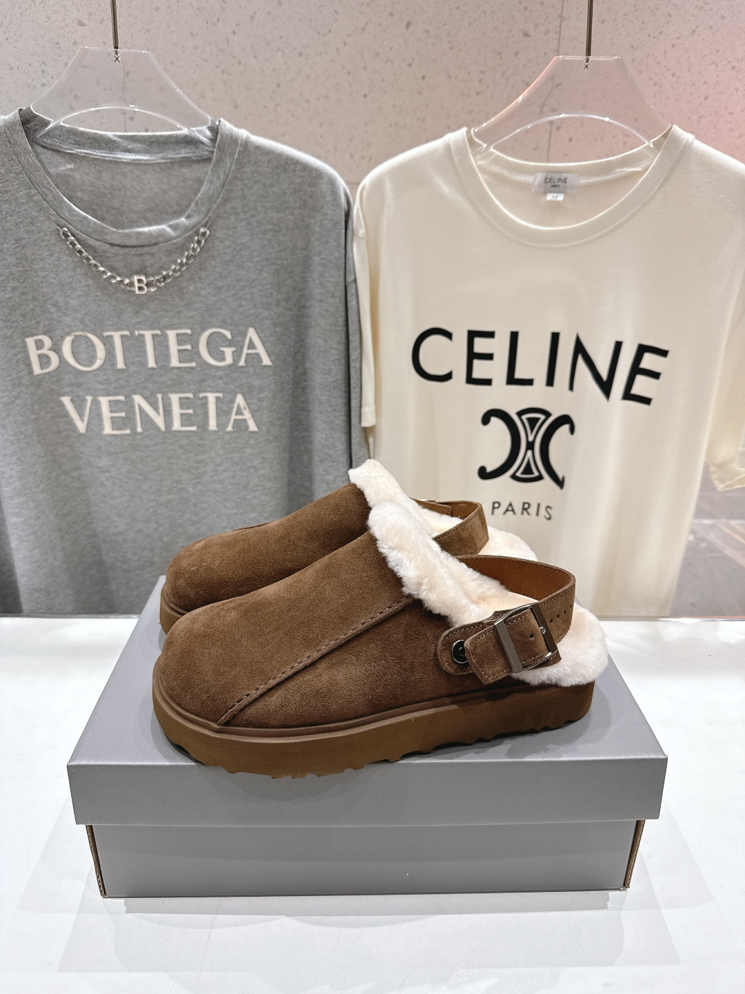 高版本出厂 UGG冬季F028 2025ss新款时尚厚底一脚蹬羊毛拖鞋雪地靴 采用A级隆丰皮毛一体 整体