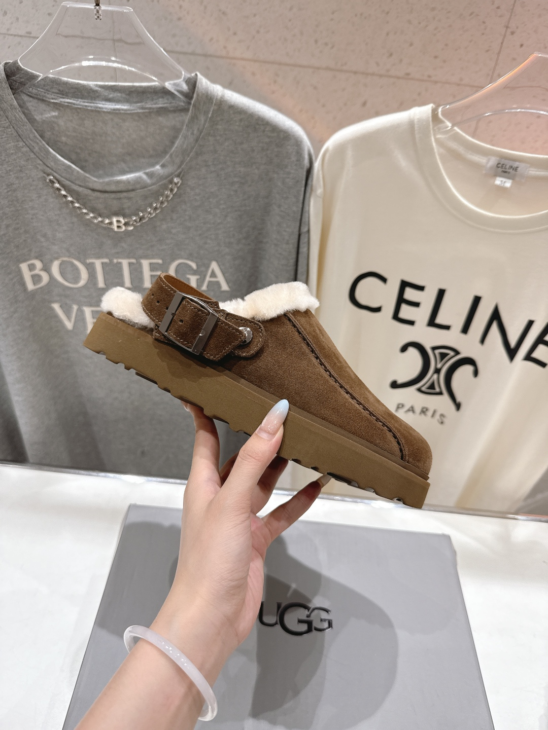 高版本出厂 UGG冬季F028 2025ss新款时尚厚底一脚蹬羊毛拖鞋雪地靴 采用A级隆丰皮毛一体 整体
