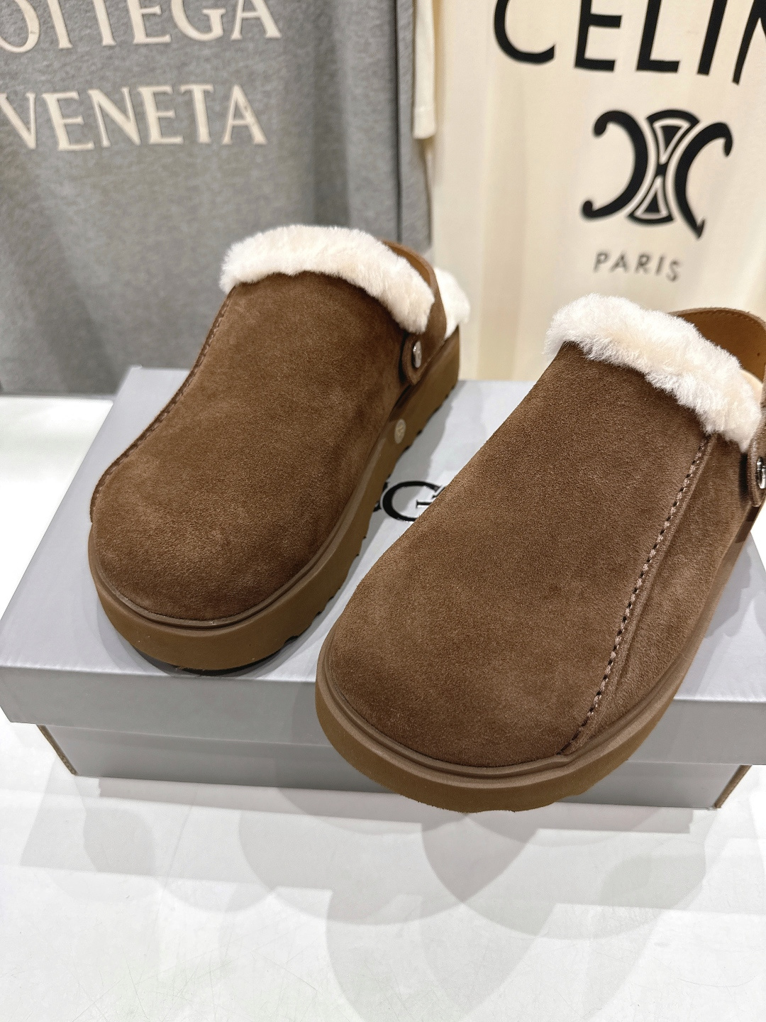 高版本出厂 UGG冬季F028 2025ss新款时尚厚底一脚蹬羊毛拖鞋雪地靴 采用A级隆丰皮毛一体 整体