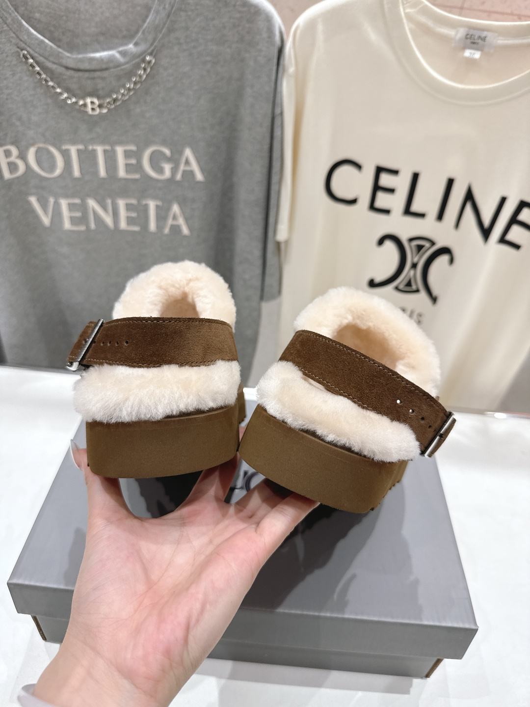 高版本出厂 UGG冬季F028 2025ss新款时尚厚底一脚蹬羊毛拖鞋雪地靴 采用A级隆丰皮毛一体 整体