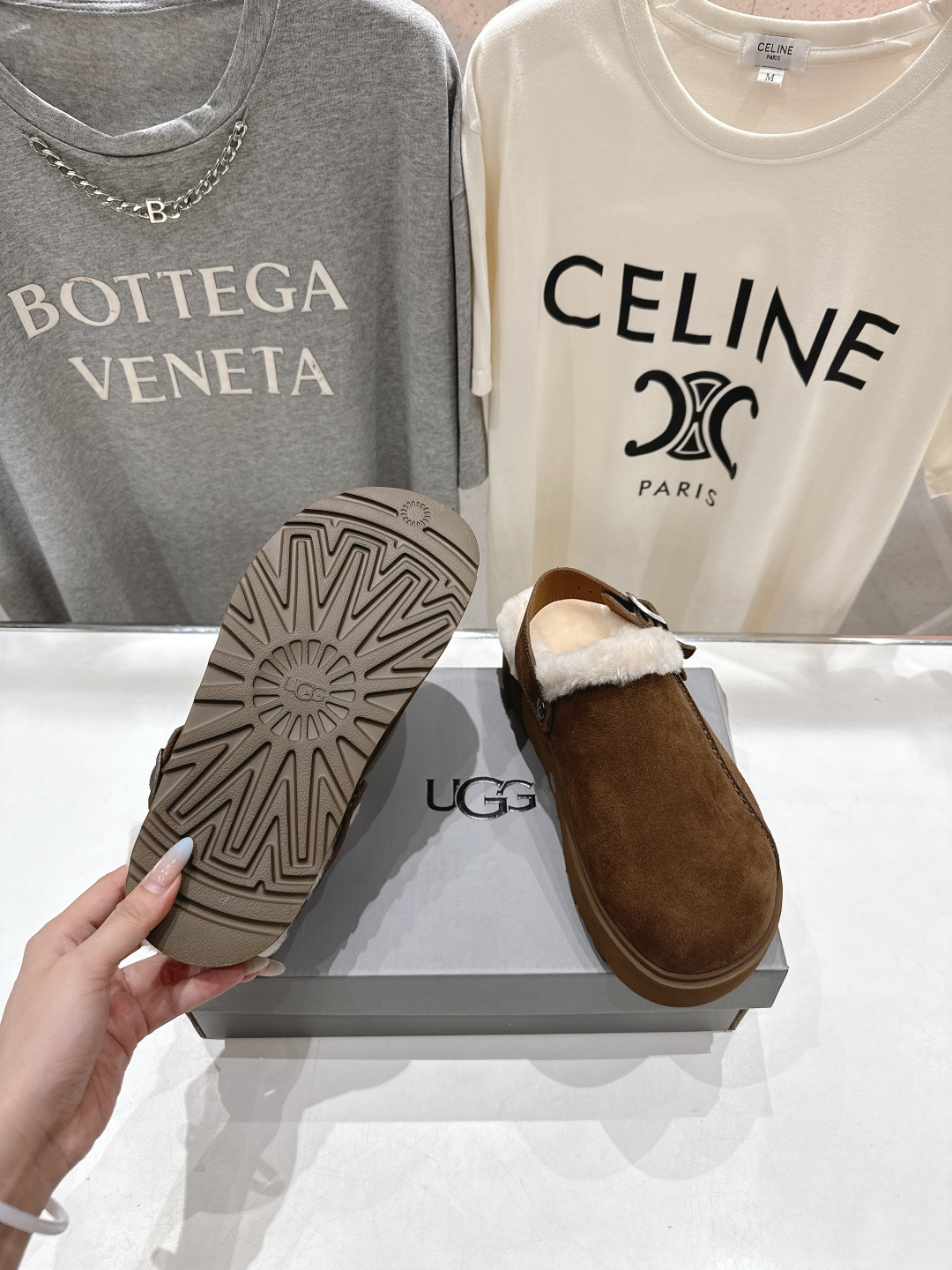 高版本出厂 UGG冬季F028 2025ss新款时尚厚底一脚蹬羊毛拖鞋雪地靴 采用A级隆丰皮毛一体 整体