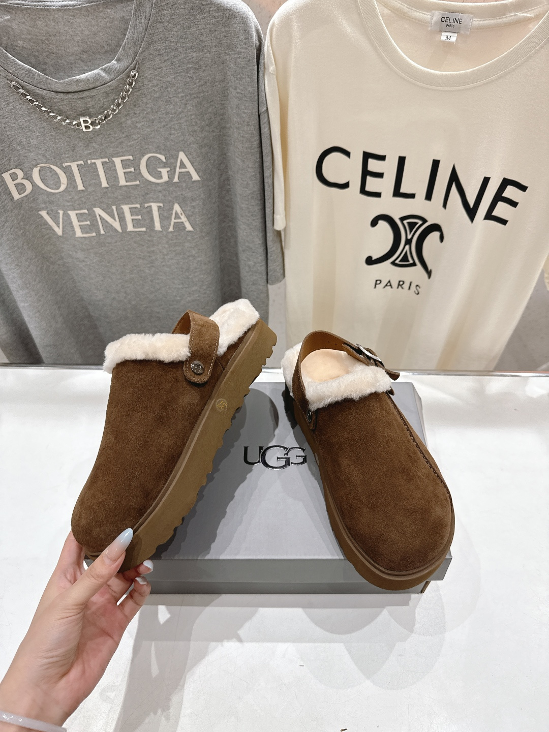 高版本出厂 UGG冬季F028 2025ss新款时尚厚底一脚蹬羊毛拖鞋雪地靴 采用A级隆丰皮毛一体 整体