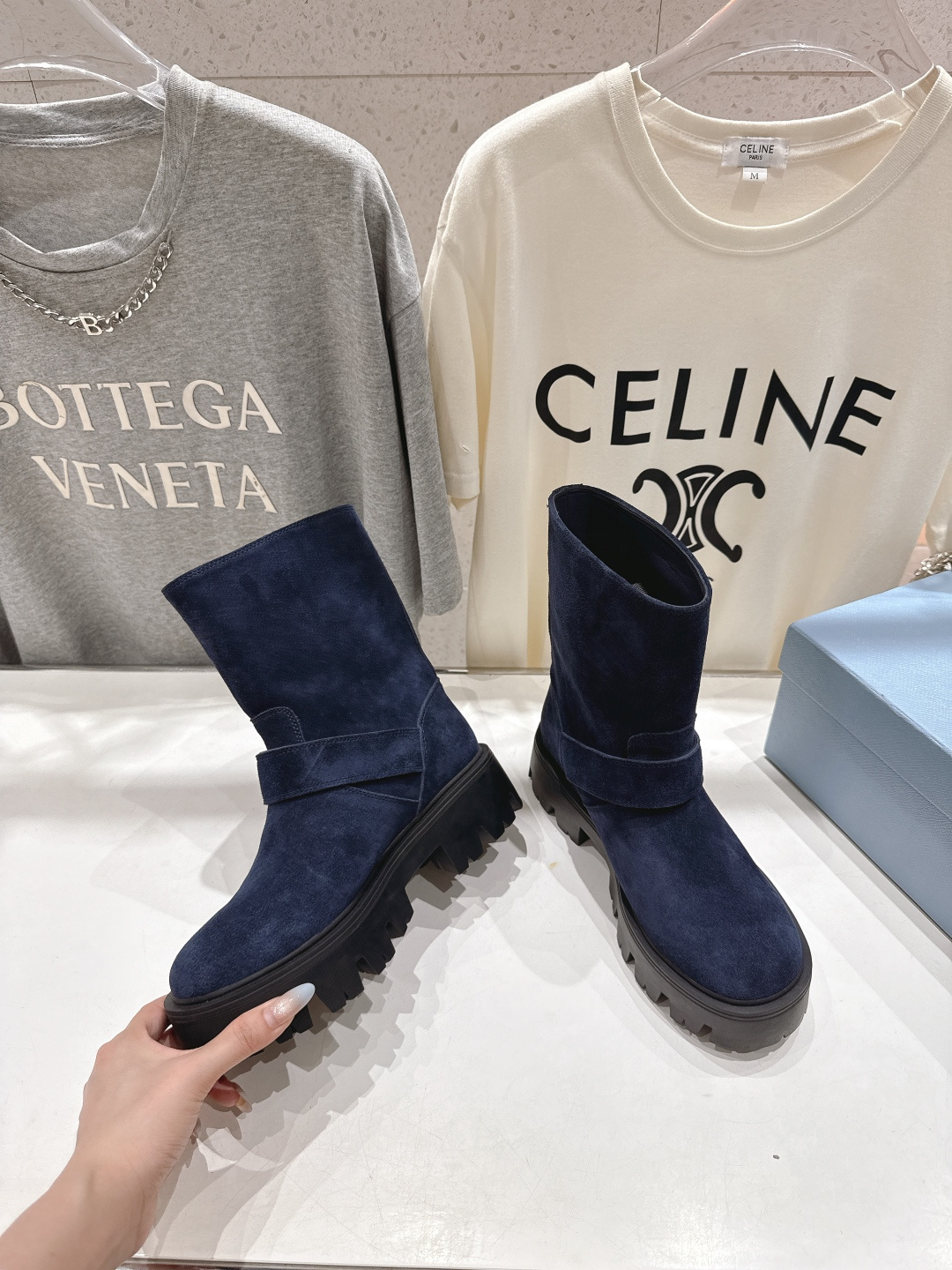 高版本出厂 prada/普拉达F034 2025ss最新三角扣厚底中筒靴马丁靴，非常耐看的一款走秀款中筒