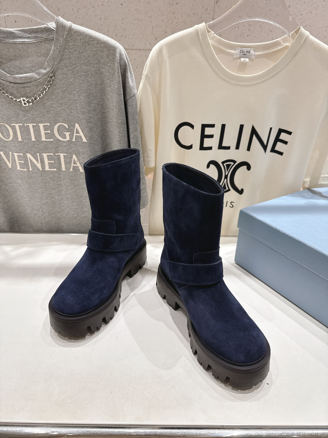 高版本出厂 prada/普拉达F034 2025ss最新三角扣厚底中筒靴马丁靴，非常耐看的一款走秀款中筒