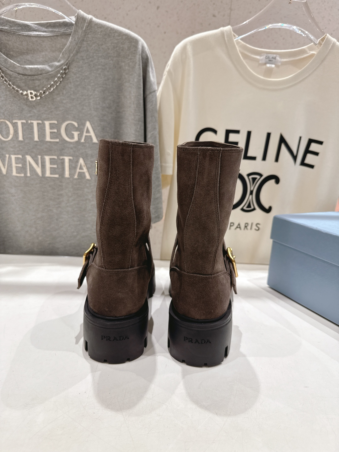 高版本出厂 prada/普拉达F034 2025ss最新三角扣厚底中筒靴马丁靴，非常耐看的一款走秀款中筒