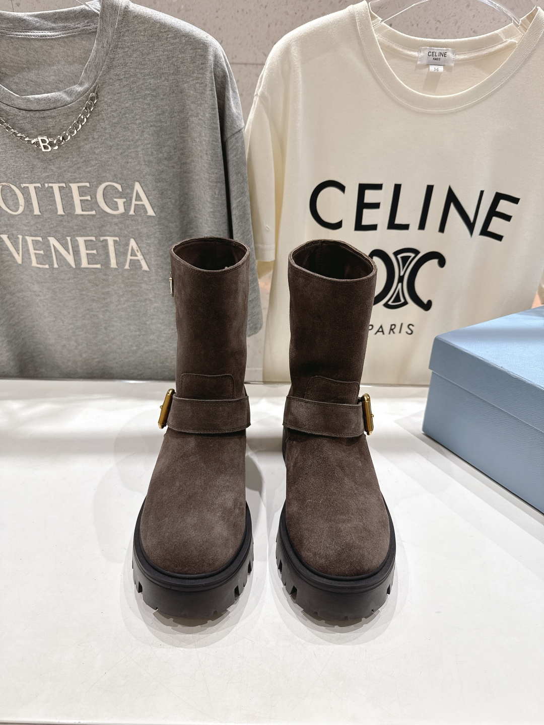 高版本出厂 prada/普拉达F034 2025ss最新三角扣厚底中筒靴马丁靴，非常耐看的一款走秀款中筒