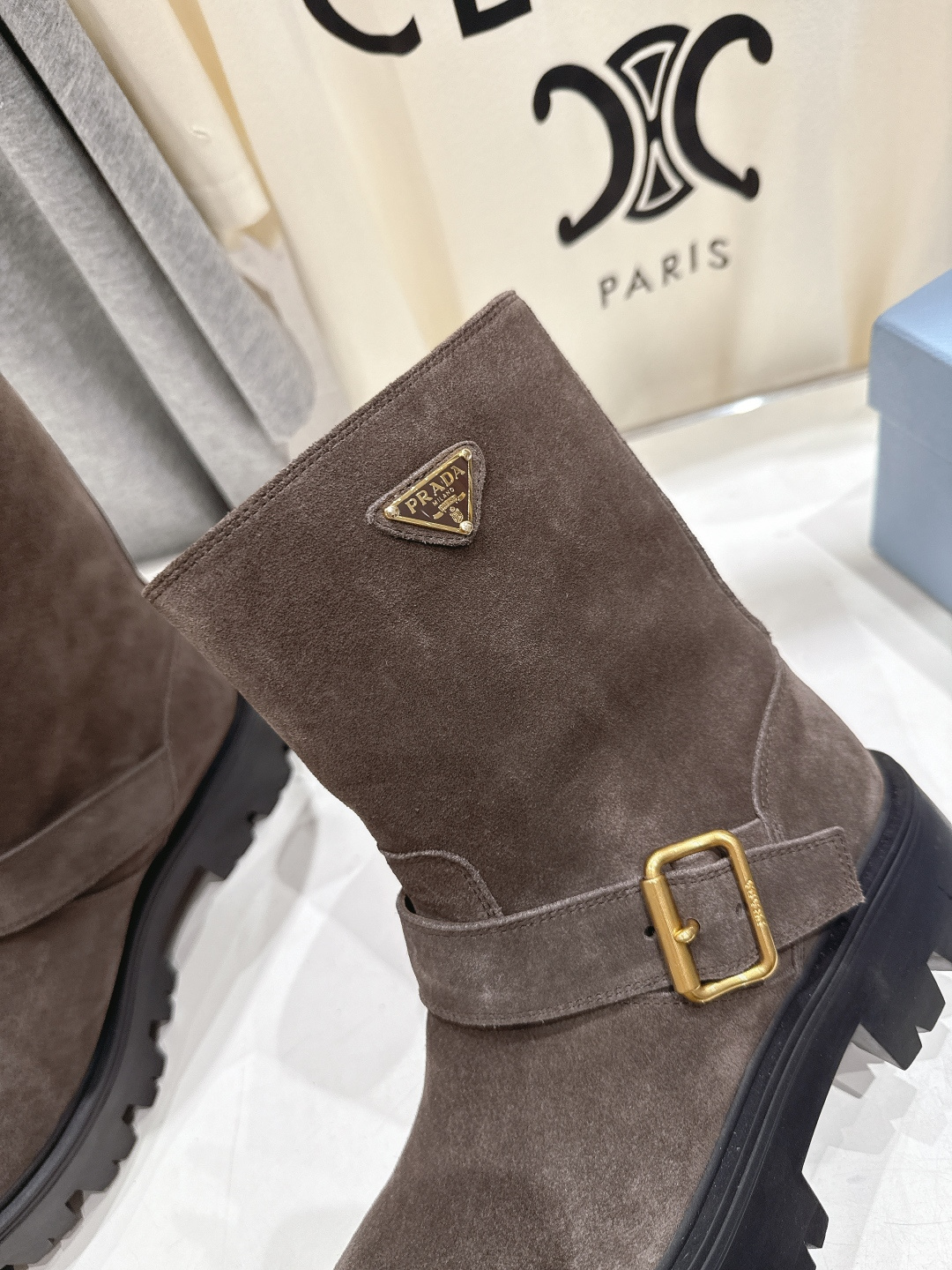 高版本出厂 prada/普拉达F034 2025ss最新三角扣厚底中筒靴马丁靴，非常耐看的一款走秀款中筒