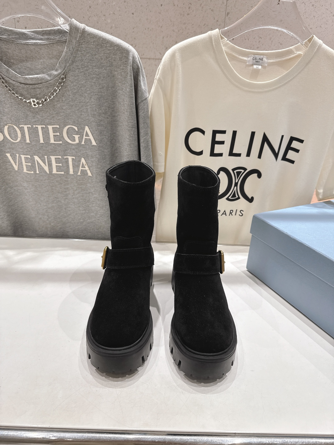 高版本出厂 prada/普拉达F034 2025ss最新三角扣厚底中筒靴马丁靴，非常耐看的一款走秀款中筒