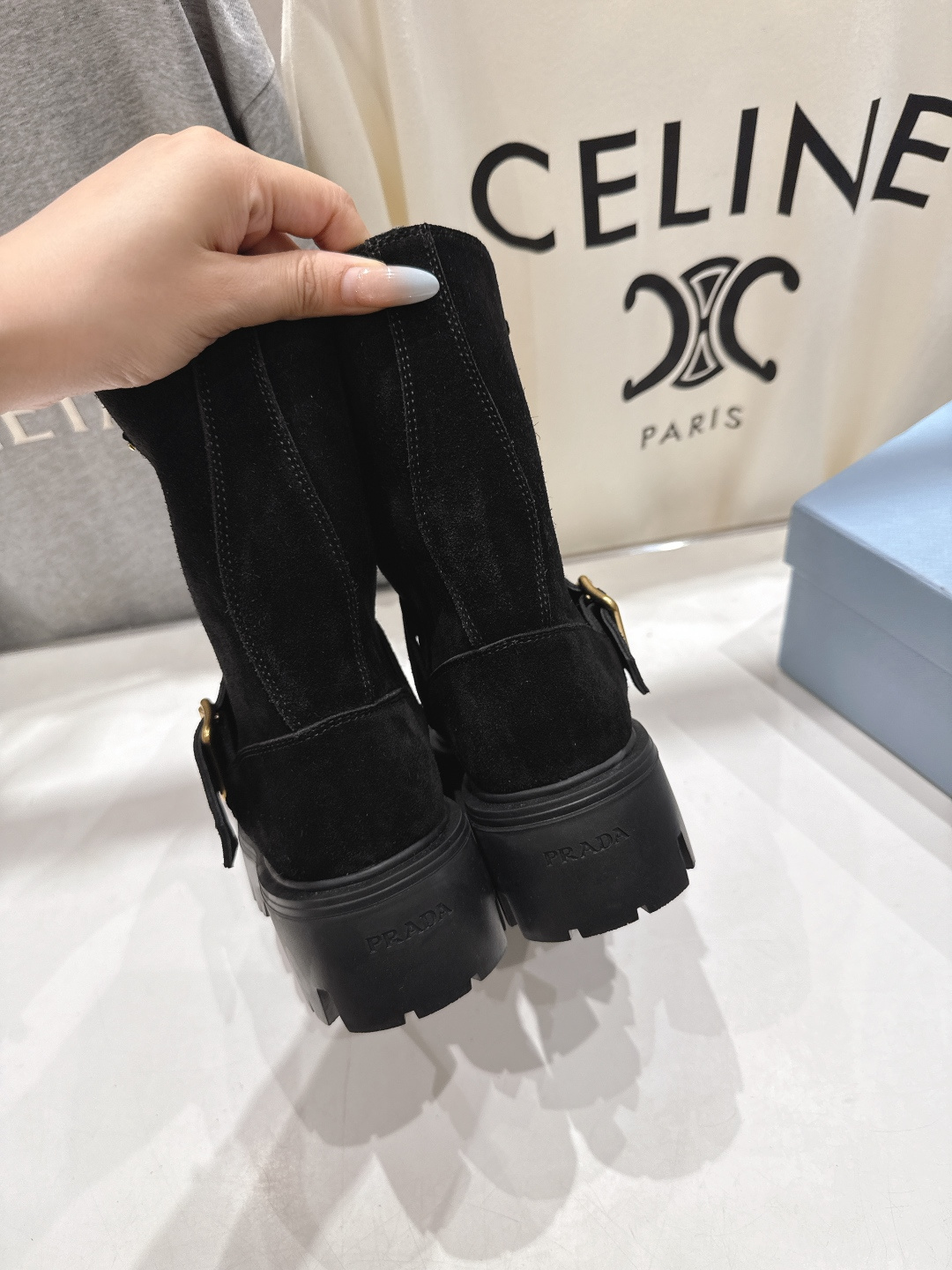 高版本出厂 prada/普拉达F034 2025ss最新三角扣厚底中筒靴马丁靴，非常耐看的一款走秀款中筒