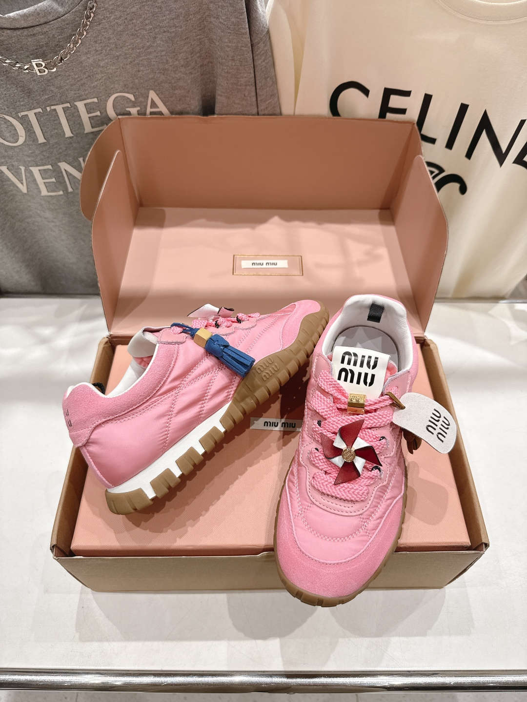 顶级出厂 带飞机盒 MiuMiu/缪缪F028 2025ss最新款厚底休闲运动鞋 阿甘鞋德训鞋休闲**百