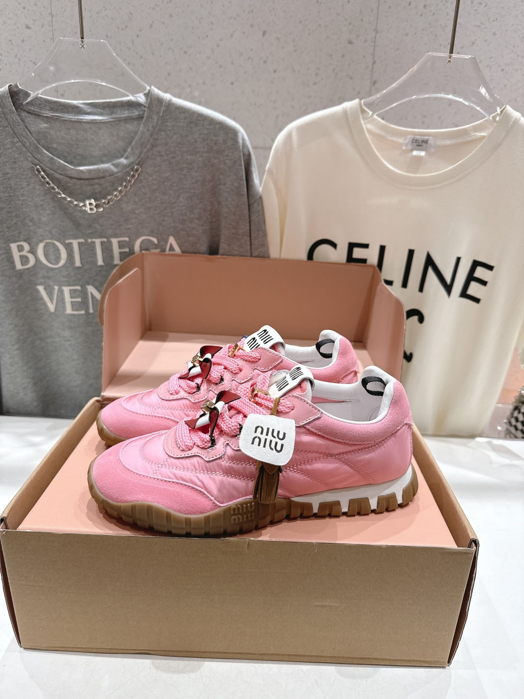 顶级出厂 带飞机盒 MiuMiu/缪缪F028 2025ss最新款厚底休闲运动鞋 阿甘鞋德训鞋休闲**百