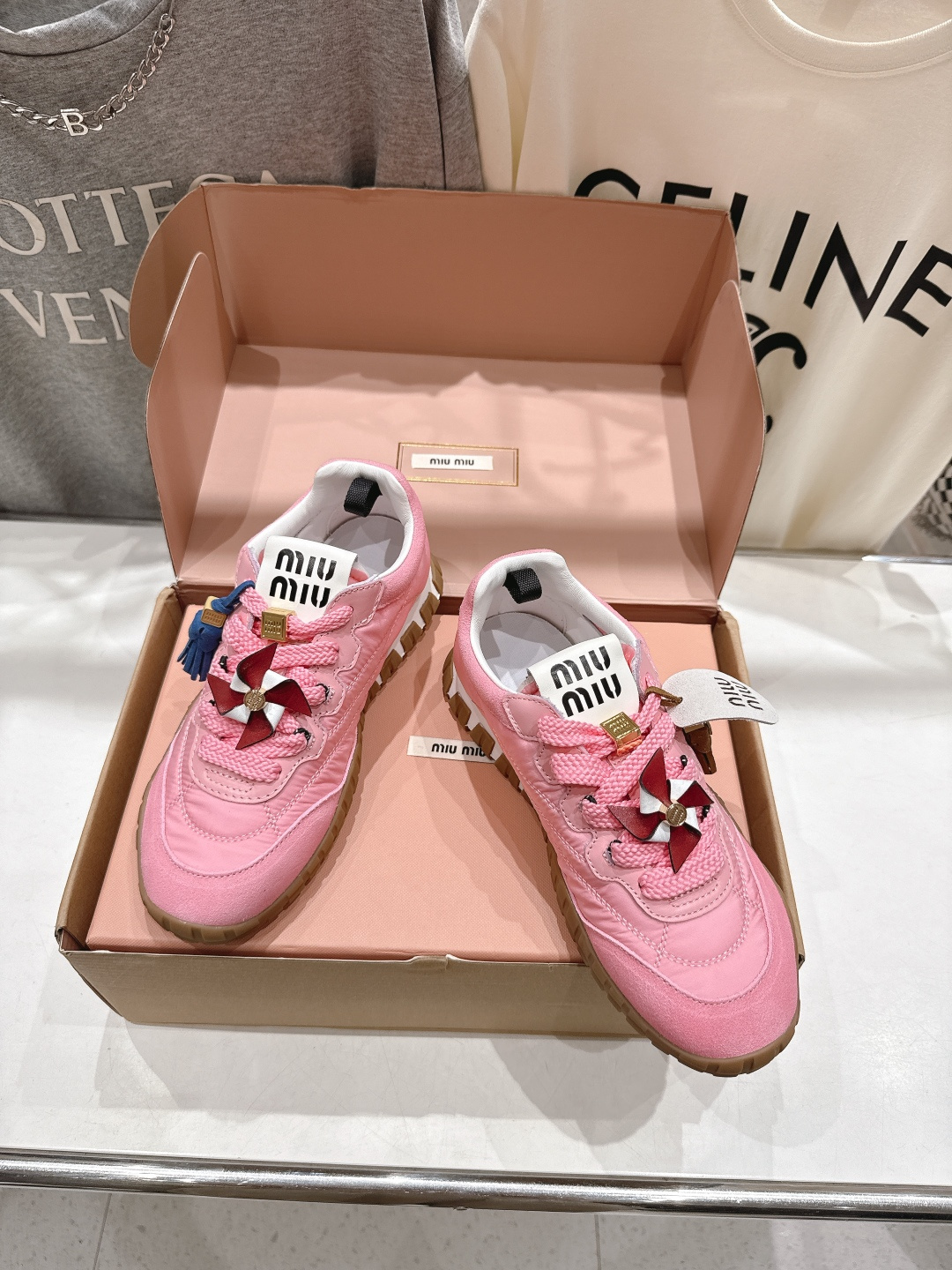 顶级出厂 带飞机盒 MiuMiu/缪缪F028 2025ss最新款厚底休闲运动鞋 阿甘鞋德训鞋休闲**百