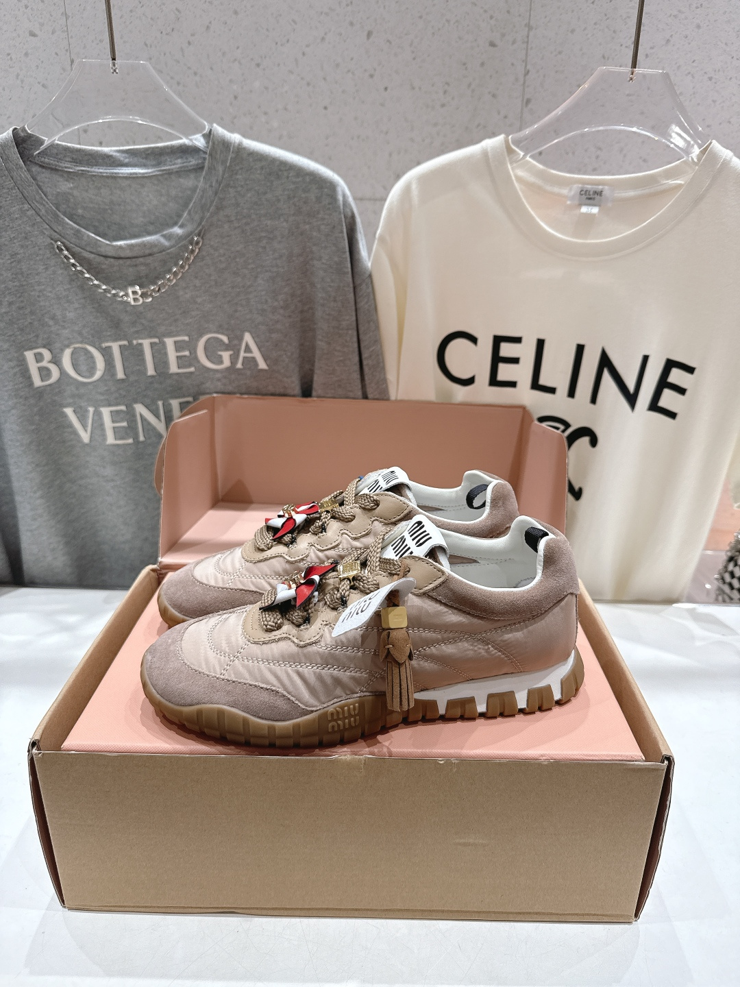 顶级出厂 带飞机盒 MiuMiu/缪缪F028 2025ss最新款厚底休闲运动鞋 阿甘鞋德训鞋休闲**百