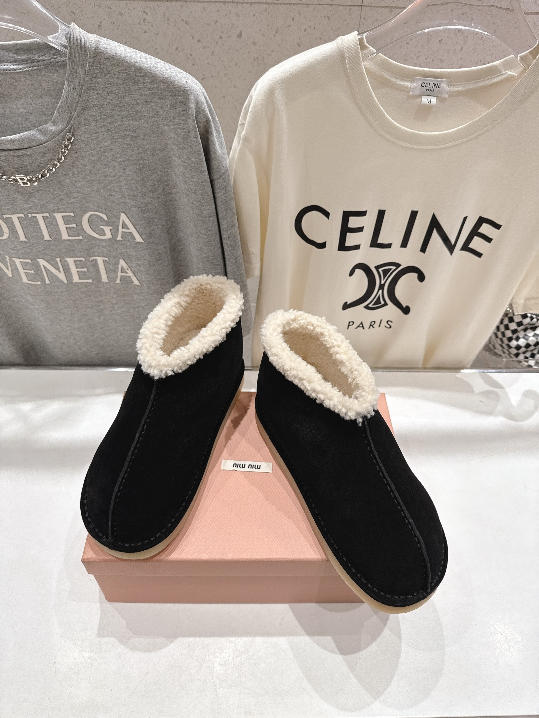 高版本出厂 MiuMiu/缪缪F033 2025ss秋冬走秀款·羊毛小短靴雪地靴毛毛鞋经常出现在各大时装