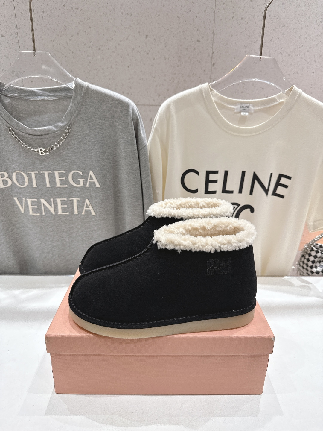 高版本出厂 MiuMiu/缪缪F033 2025ss秋冬走秀款·羊毛小短靴雪地靴毛毛鞋经常出现在各大时装