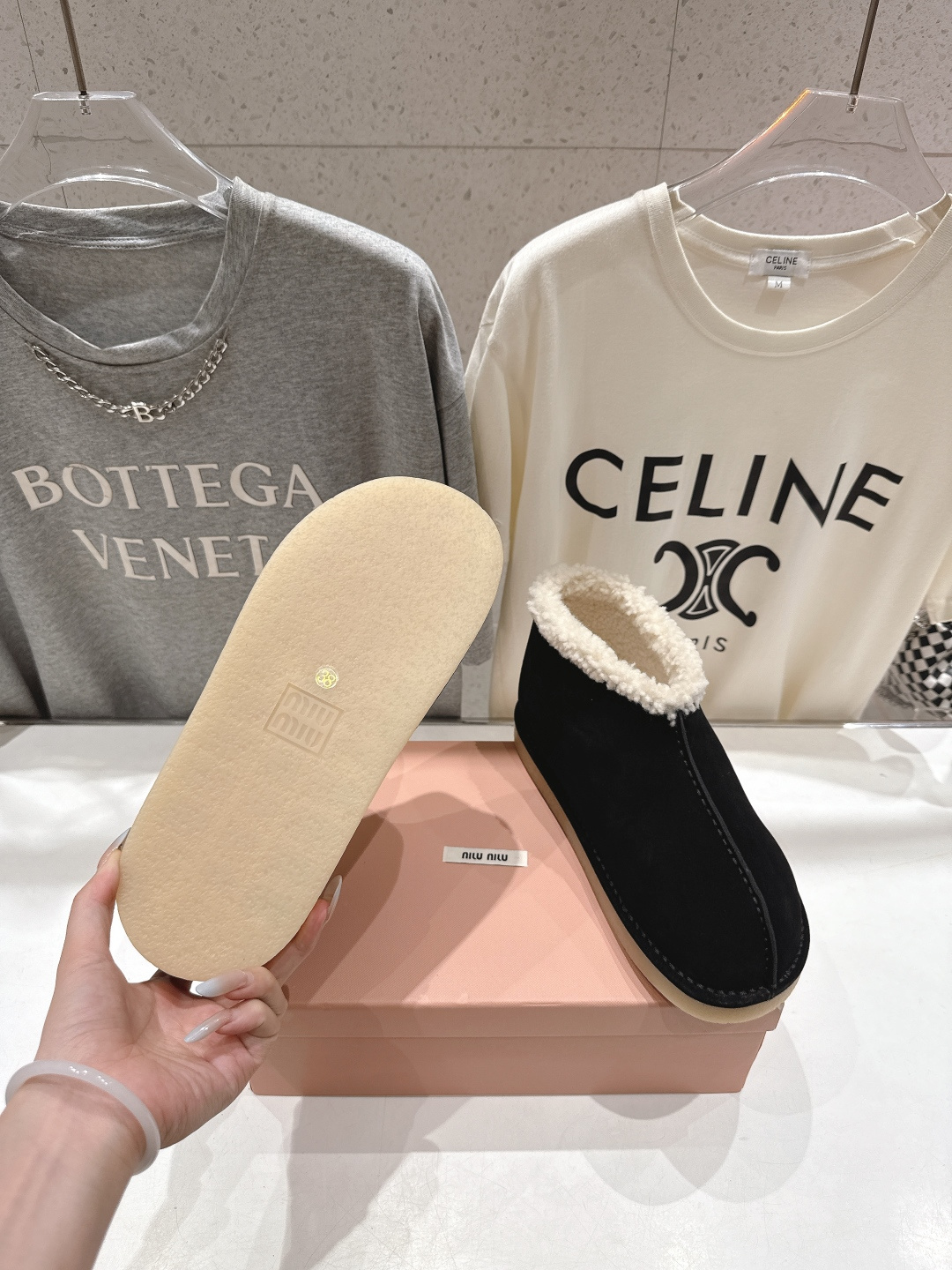 高版本出厂 MiuMiu/缪缪F033 2025ss秋冬走秀款·羊毛小短靴雪地靴毛毛鞋经常出现在各大时装