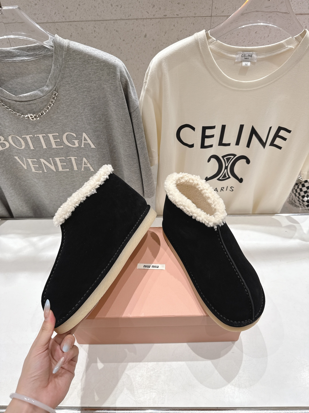 高版本出厂 MiuMiu/缪缪F033 2025ss秋冬走秀款·羊毛小短靴雪地靴毛毛鞋经常出现在各大时装